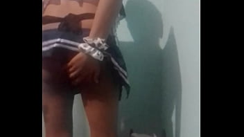 Modelando Un Poco Mi Pequeño Culo