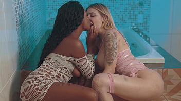 Menage Incrivel Com A Loira E Dois Machos Pirocudos