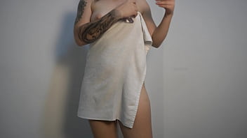 Recien Salida De Baño Cuerpo Limpiecito Blanquito Dandose Rico En Esa Cuquita