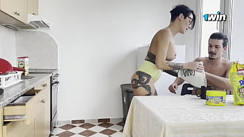 Fui Fazer O Café Da Manhã é Acabei Sendo Fodida