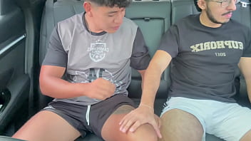 Después Del Partido Mi Amigo Se Puso Caliente Y Me Tocó Darle Placer A Su Pene Hasta Sentir Su Leche Dentro De Mi