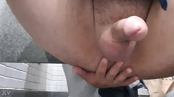 Ganhando Um Carinho Gostoso Por Tras Da Cabine