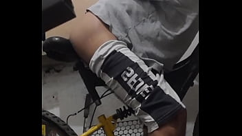 Enfiando O Banco Da Bike No Meu Cu