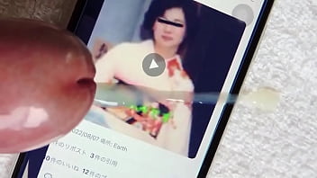 ソラミチさんが私の妻の喘ぎ声を聴きながら妻の画像に射精しています。ソラミチさん「やはりバックから挿れられてる時の喘ぎ声は一段と興奮させられます」