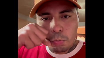 Mientras Veo Como Se Cogen A Mi Novio, Yo Les Preparo Café