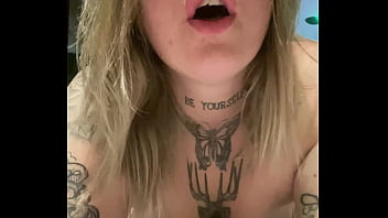 Me Da Fuerte Por La Conchita Hasta Mojarme Toda Y Acaba En Mi Cola