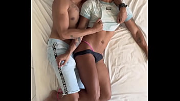 O Pai Da Minha Amiga Foi Dormir Do Meu Lado, Não Resistiu E Me Comeu