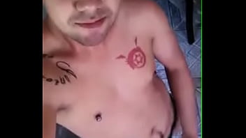 ⁣Tatuado Brinca No Celular