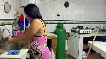 Melissasexhot – update #28 -mi primo se esta quedando en casa y le ofrezco agua pero esta muy caliente y le follo su coño – Nov 27, 2024