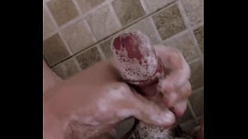洗澡的時候把肉棒洗乾淨
