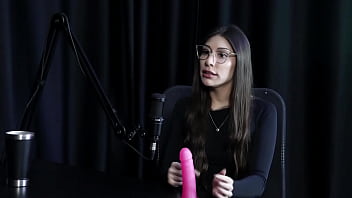 Nunca Deu Liberdade Para A Família, A Mãe Não Gosta De Sexo, A Diferença Do Garganta Profunda - Melina Khalifa (watch On: Sheer/red)