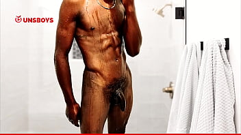 Garoto Negro Hetero Tomando Banho Na Casa Do Amigo Gay