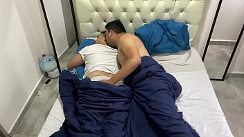 Padrastro Caliente Se Folla Hijastro Y Deja Su Culo Lleno De Leche Caliente