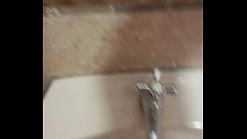 Mira Como Me Masturbo En El Baño