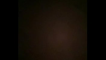 男少年裸體，在車庫打手槍，射很多精液，很爽