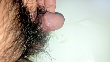 Con cu bé xíu vì trời đ_ng