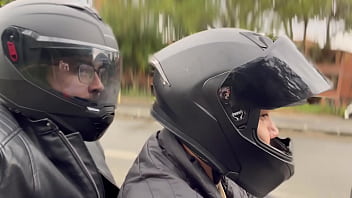 Desconocido Me Lleva A Casa En Su Moto Y Se Cobra El Viaje Con Mi Gran Culo