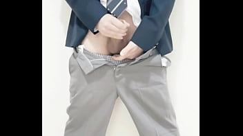 制服のコスプレして射精