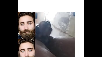 Hombre De 40 Se Afeita La Pija Y Le Espían La Verga En Baño