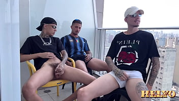 Na Goma Do Meu Parceiro Faltou _gua E Ele Veio Tomar Banho Na Minha. Dei Meu C_ De Todas As Formas Pra Ele, E Meu Boy Chegou E Entrou Na Putaria Tamb_m