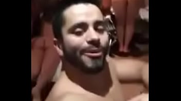 ⁣Rico Brasileiro Com 20 Putas De Luxo