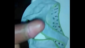 Gozando Da Calcinha Da Novinha